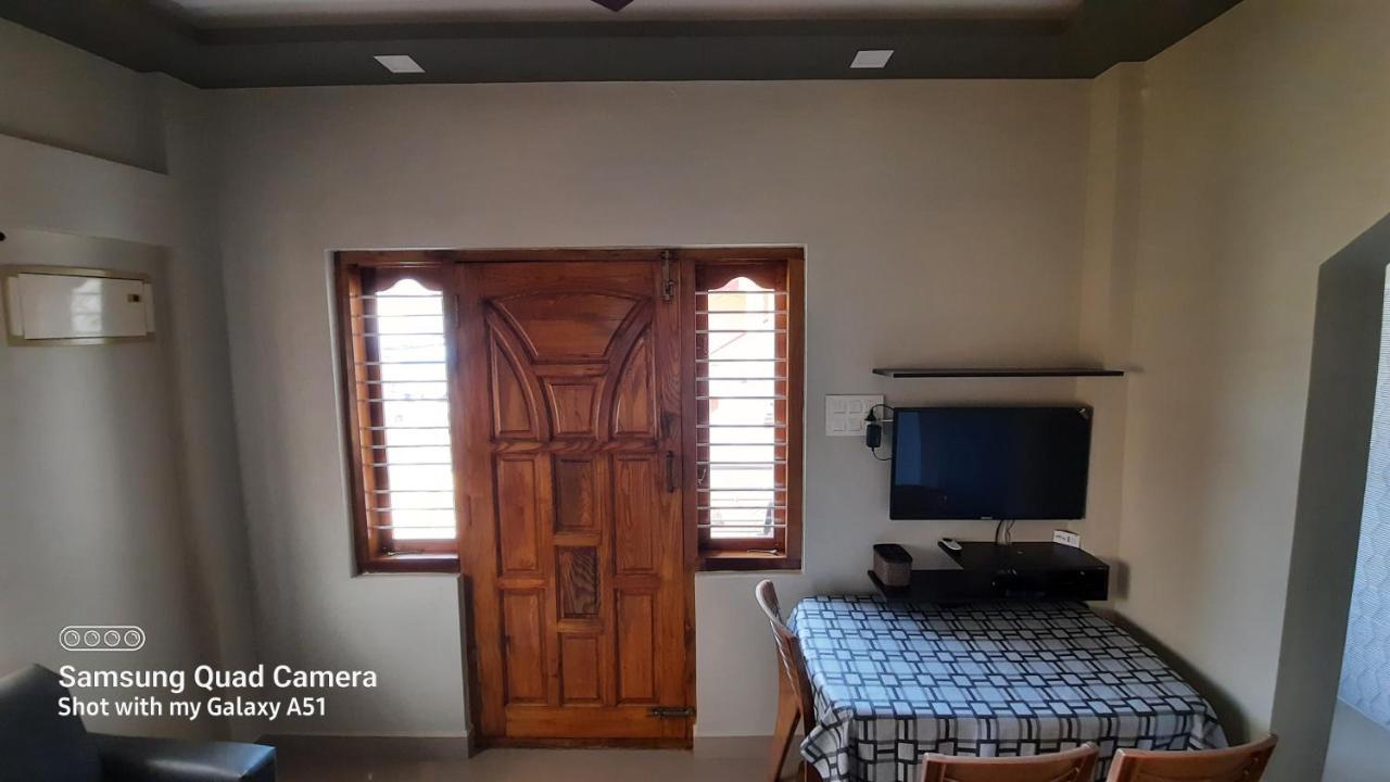 Varam Homestay Мадикери Экстерьер фото