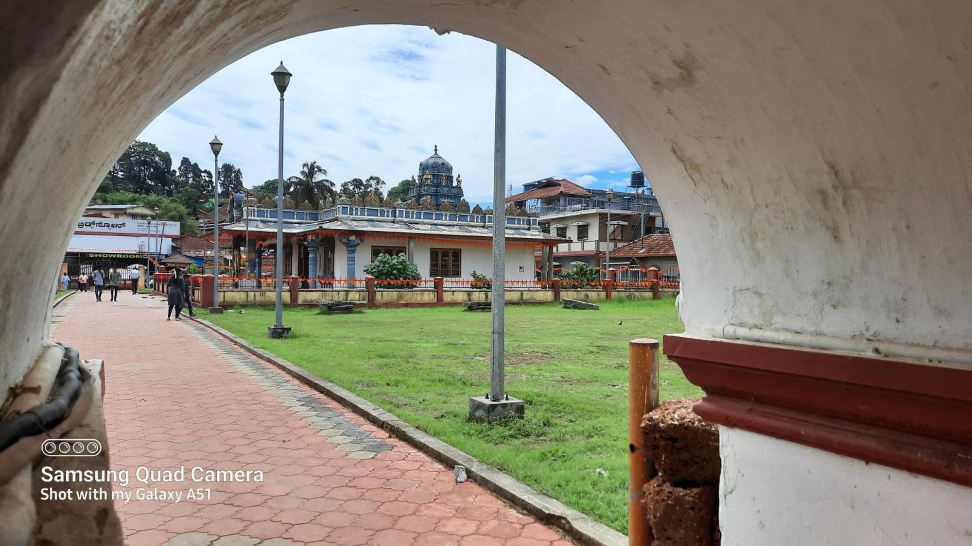 Varam Homestay Мадикери Экстерьер фото