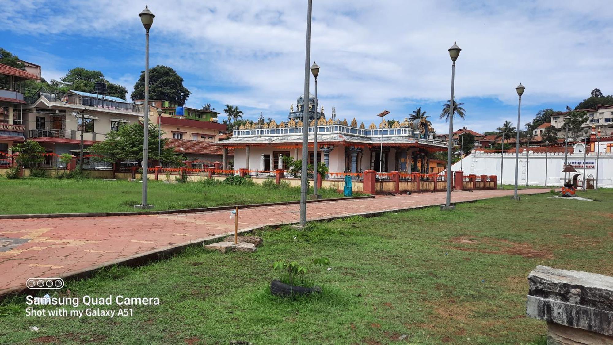 Varam Homestay Мадикери Экстерьер фото